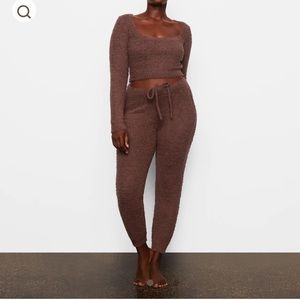 Skims Cozy Knit set in dark brown. Size XS top & bottom. With tags.